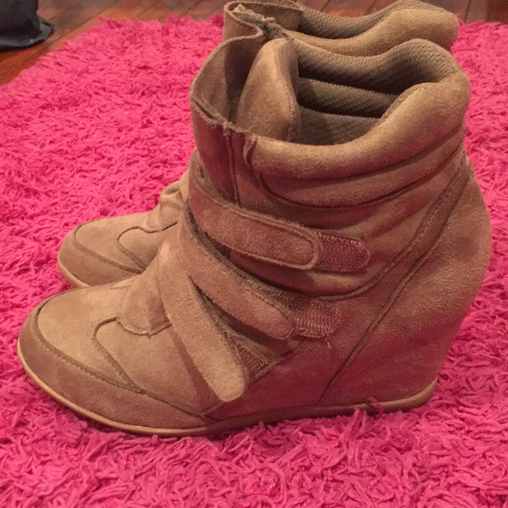 Wedge Sneaker